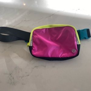 Lululemon everywhere belt bag